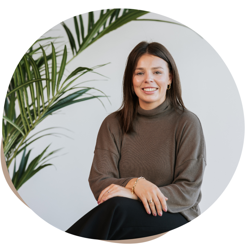 Business Stylist Bea glimlacht