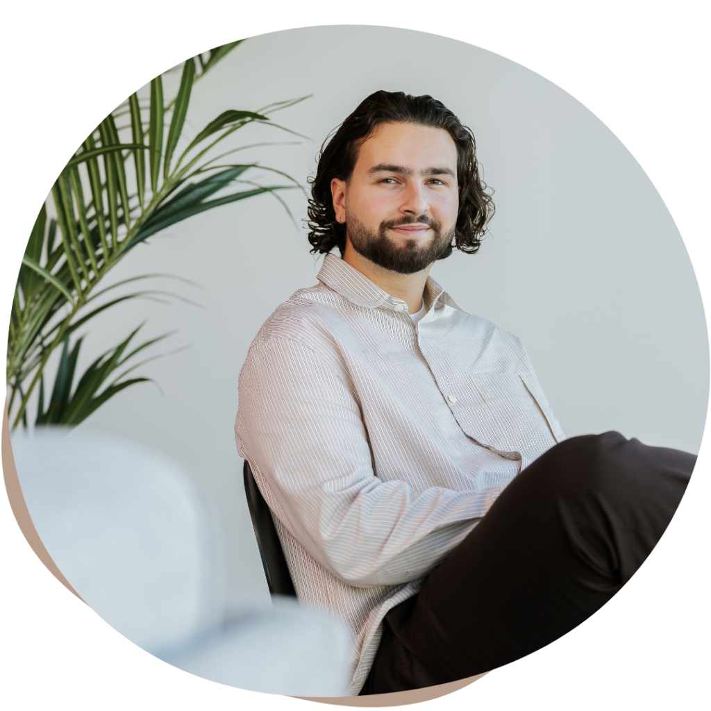 Business Stylist Valentino glimlacht