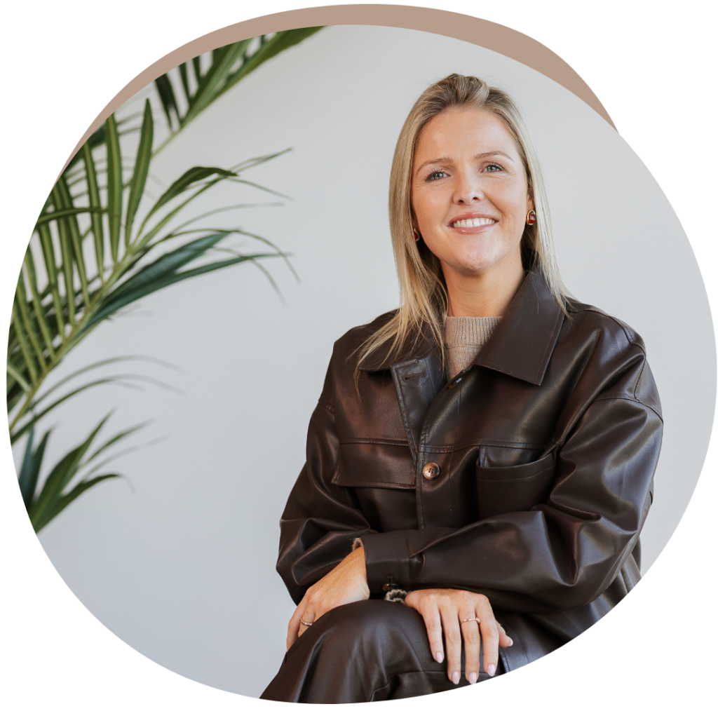 Business Stylist en partner van E-Volve Valerie glimlacht