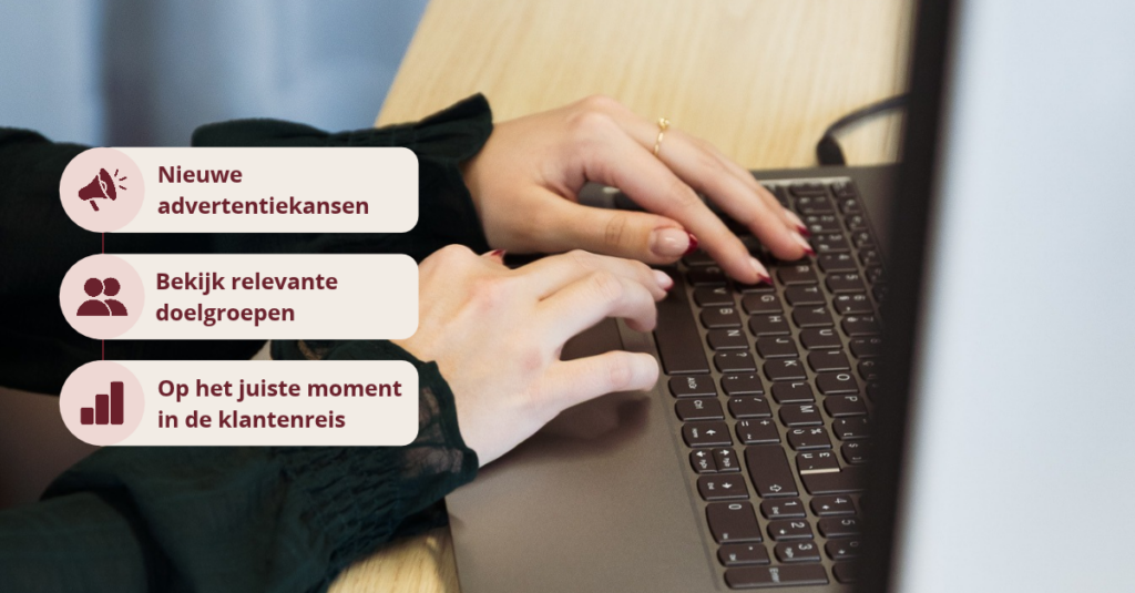 Persoon werkt op een laptop met aandacht voor nieuwe advertentiekansen, relevante doelgroepen en het juiste moment in de klantreis.
